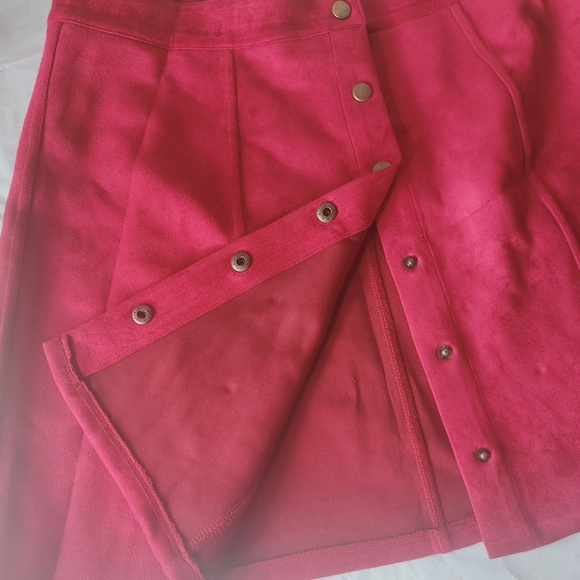 Clothink Deep Red Mini Skirt.  Women's Faux Suede Snap Front Pleated Skirt - Picture 3 of 10